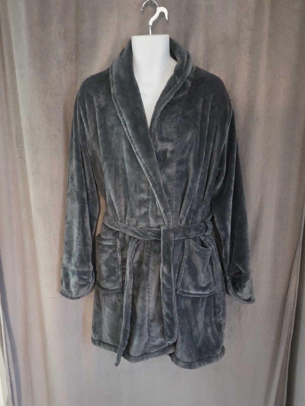 Size Large Cozy Plush Shawl-Collar Robe in Gray